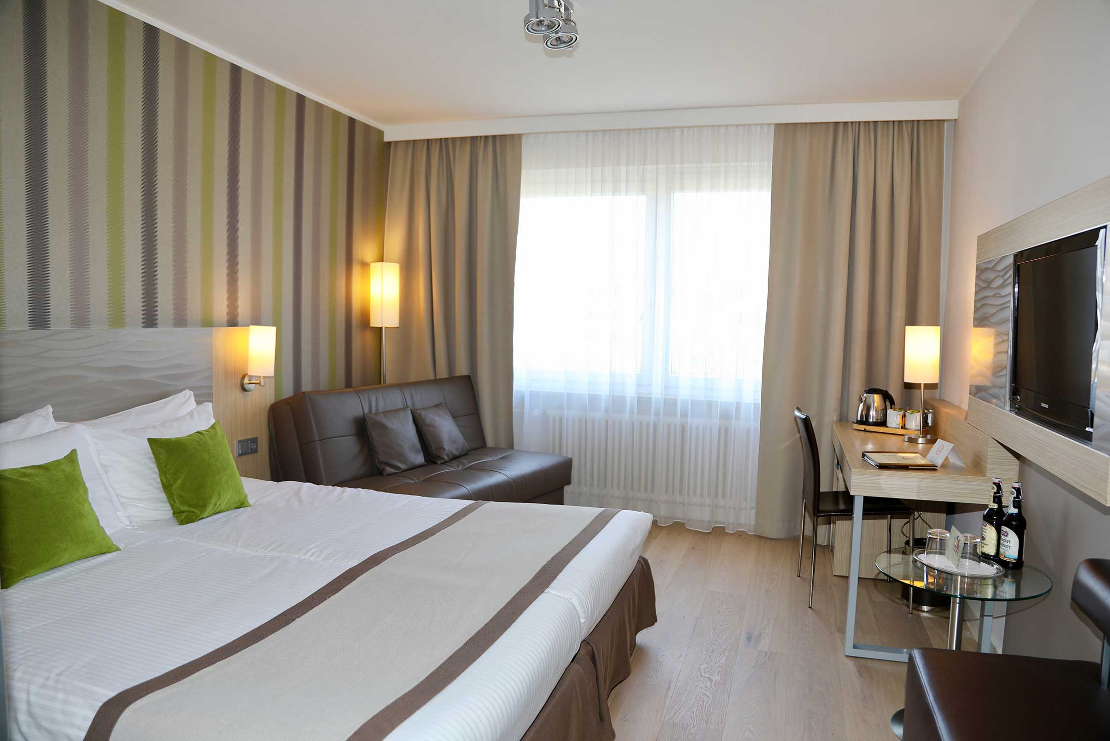 Hotel New Orly, 3 bed room / family room view